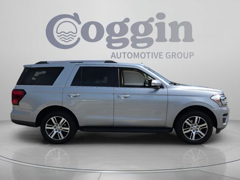 Used 2024 Ford Expedition Limited AWD/4WD image 6