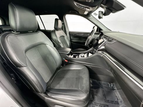 Used 2023 Jeep Grand Cherokee Altitude image 26