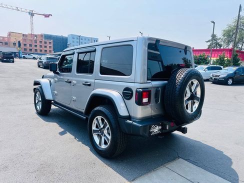 Used 2018 Jeep Wrangler Unlimited Sahara AWD/4WD image 5