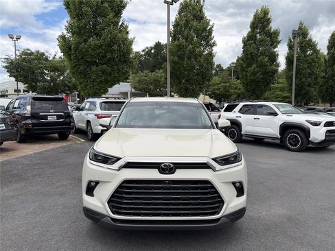 Used 2024 Toyota Grand Highlander AWD image 8