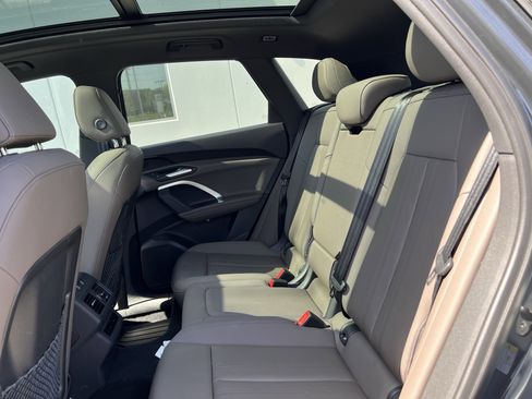 Used 2025 Audi Q5 Premium image 34