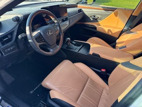 Used 2024 Lexus ES 300h w/ Technology Package FWD image 5