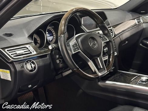 Used 2014 Mercedes-Benz E 550 4MATIC Sedan image 14