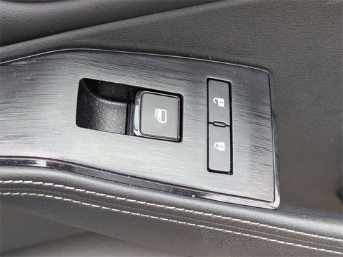 Used 2023 Nissan Rogue SV w/ SV Premium B Package image 38