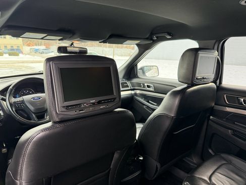 Used 2018 Ford Explorer XLT w/ Equipment Group 202A image 11