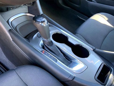 Used 2017 Chevrolet Malibu LT image 18