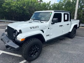 Used 2023 Jeep Gladiator Sport AWD/4WD video 1