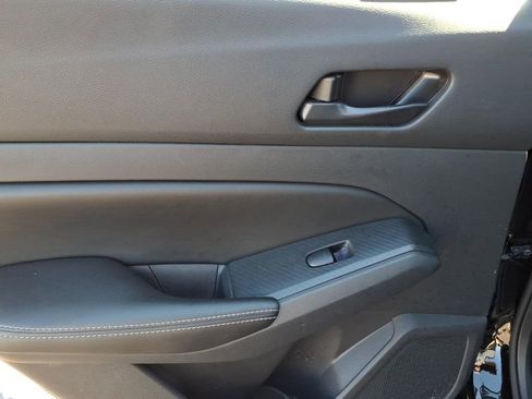 Used 2025 Nissan Altima 2.5 SV image 10