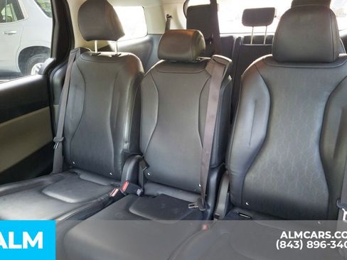 Used 2025 Kia Carnival FWD image 16