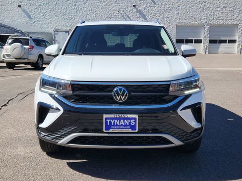 Used 2023 Volkswagen Taos SE w/ Panoramic Sunroof Package image 7