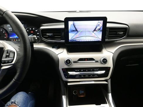 Used 2024 Ford Explorer XLT w/ Equipment Group 202A image 21