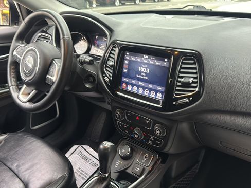 Used 2018 Jeep Compass Limited image 32