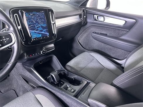 Used 2023 Volvo XC40 B5 Core image 36