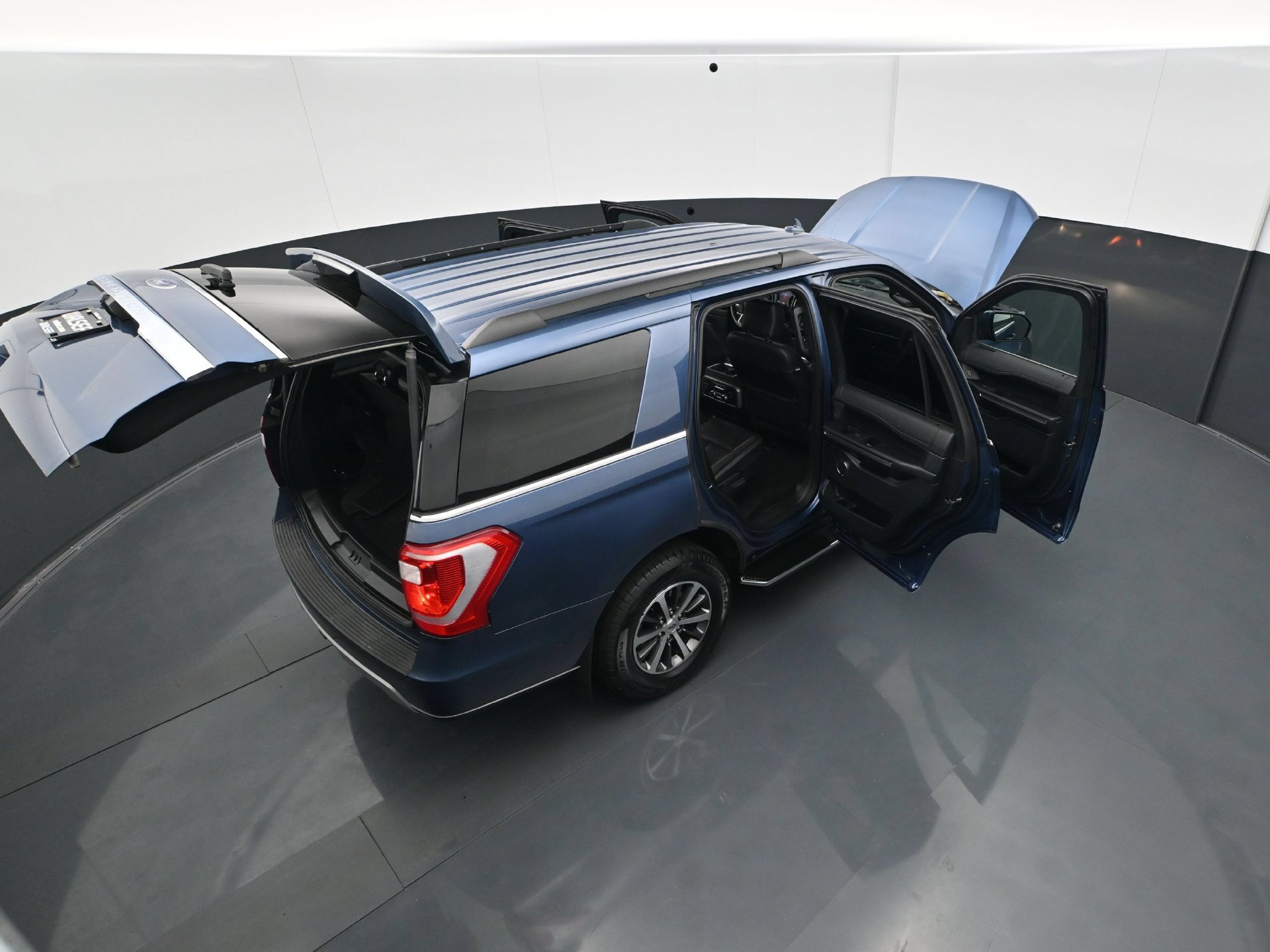 Used 2019 Ford Expedition XLT w/ Equipment Group 202A AWD/4WD image 44