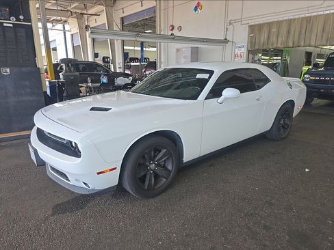 Used 2018 Dodge Challenger SXT RWD image 1