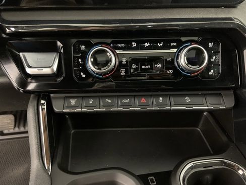 Used 2024 GMC Sierra 2500 AT4 w/ AT4 Premium Plus Package image 14