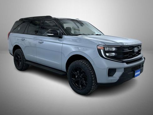 New 2026 Ford Expedition Active image 3
