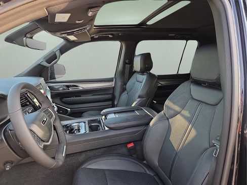 New 2025 Jeep Wagoneer L Series II w/ Premium Group I AWD/4WD image 14