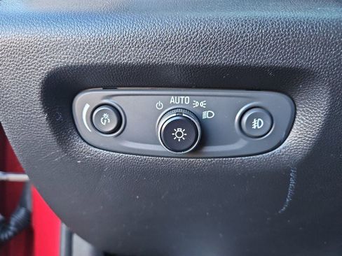 Used 2018 Chevrolet Traverse LT image 16