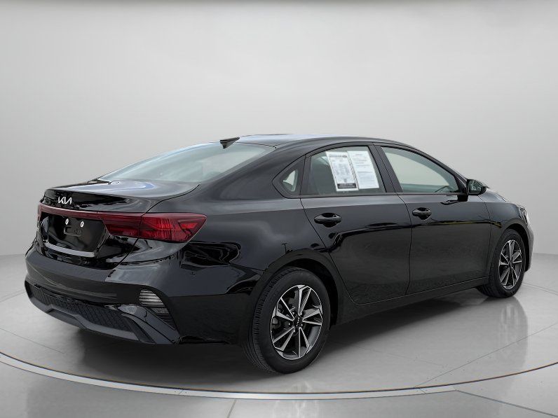 Used 2024 Kia Forte LXS FWD image 3