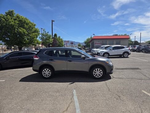Used 2016 Nissan Rogue S image 3