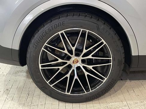 Certified 2025 Porsche Cayenne Coupe AWD/4WD image 12