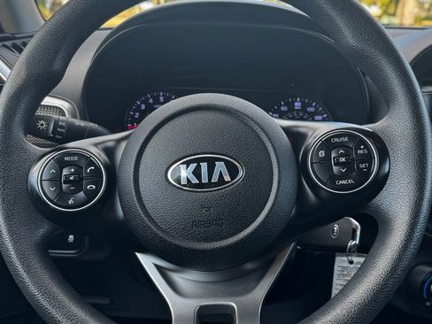 Used 2020 Kia Soul LX image 17