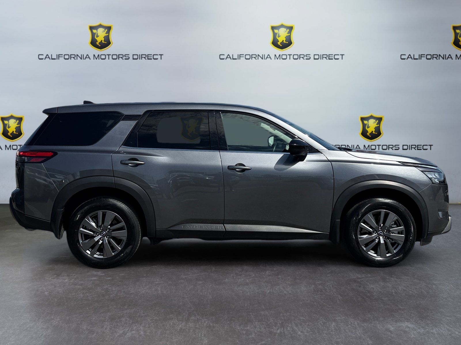 Used 2025 Nissan Pathfinder S FWD image 6