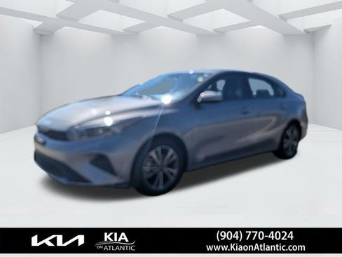 Used 2023 Kia Forte LXS image 7