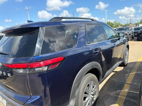 Used 2025 Nissan Pathfinder SV FWD image 5