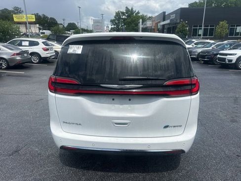 Used 2024 Chrysler Pacifica Limited FWD image 4