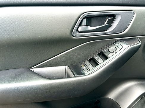 Used 2024 Nissan Rogue S image 16