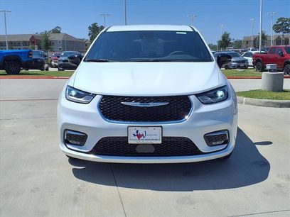 New 2026 Chrysler Pacifica Select