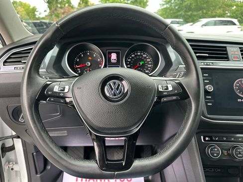 Used 2020 Volkswagen Tiguan SE AWD/4WD image 12