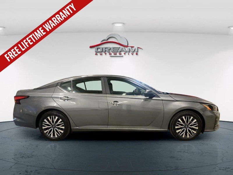 Used 2025 Nissan Altima 2.5 SV FWD image 19