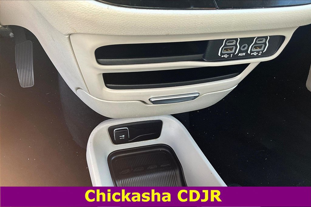 Used 2023 Chrysler Pacifica Touring-L FWD image 15