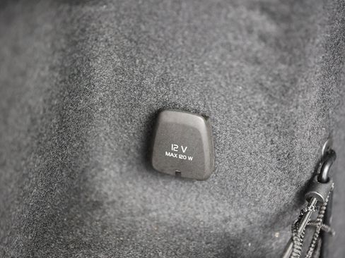 Used 2021 Volvo XC60 T6 R-Design image 15