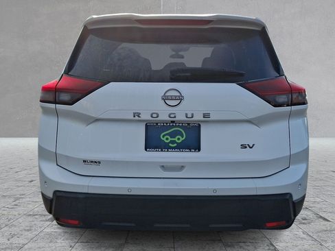 Used 2024 Nissan Rogue SV FWD image 6