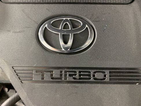 Used 2024 Toyota Highlander XLE AWD/4WD image 46