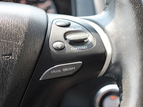 Used 2020 Nissan Pathfinder Platinum FWD image 17
