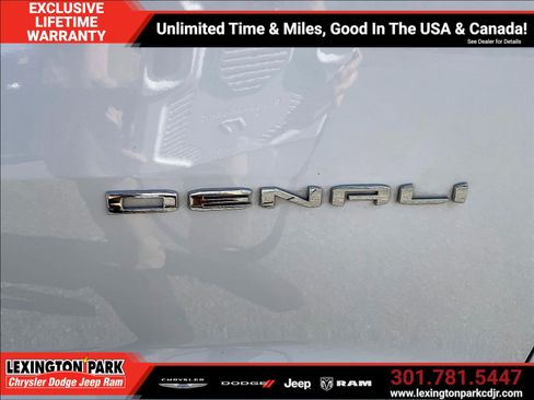 Used 2024 GMC Acadia Denali w/ Super Cruise Package FWD image 23