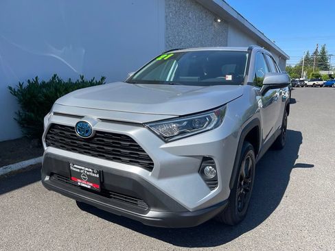 Used 2021 Toyota RAV4 XLE w/ Convenience Package AWD/4WD image 2