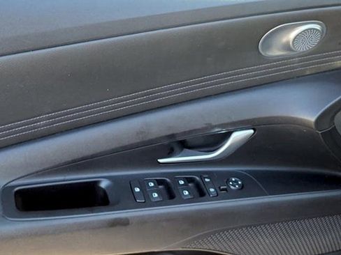 Used 2022 Hyundai Elantra SEL w/ Convenience Package FWD image 22