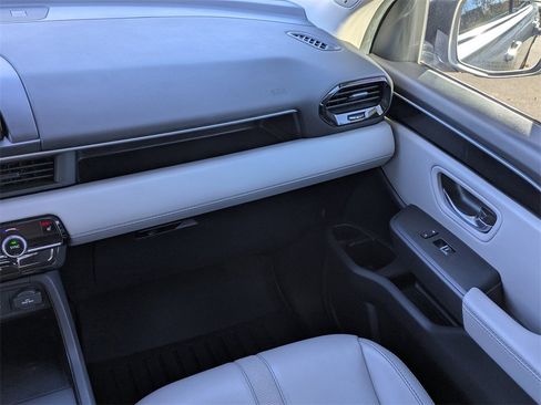 Used 2024 Honda Pilot Touring image 16