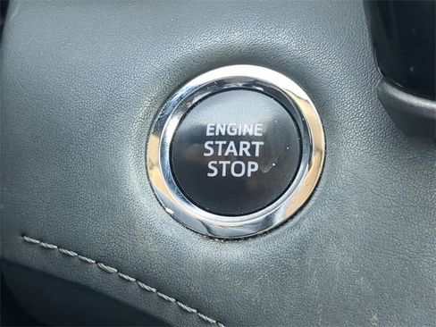 Certified 2023 Toyota Highlander XLE image 28