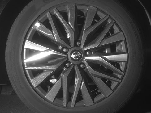 Used 2025 Nissan Altima 2.5 SV FWD image 13