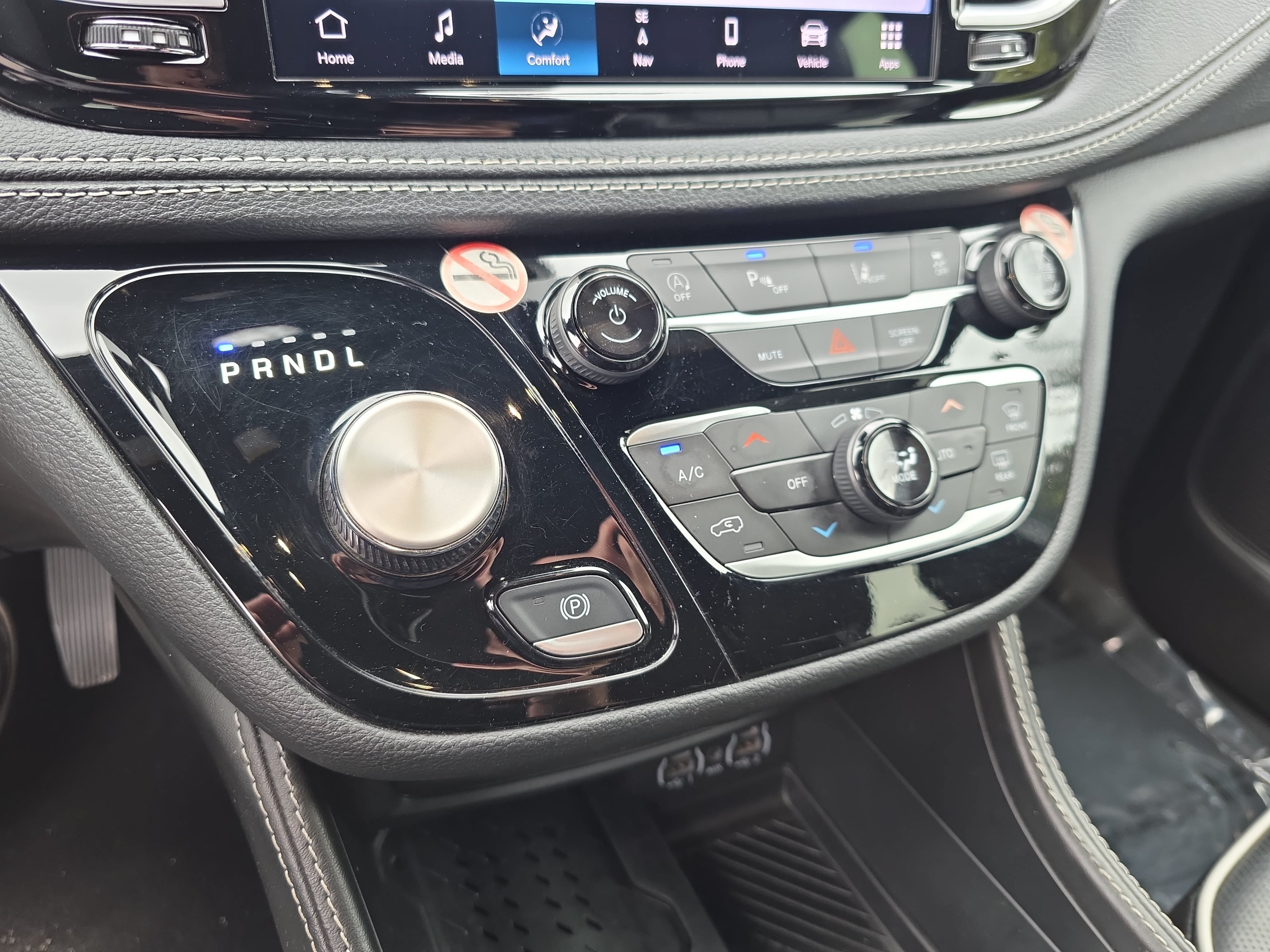 Used 2025 Chrysler Pacifica Limited FWD image 23