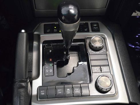 Used 2017 Toyota Land Cruiser AWD/4WD image 17