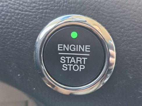 Used 2019 Ford Edge Titanium AWD/4WD image 22