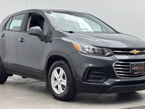 Used 2019 Chevrolet Trax LS FWD image 3